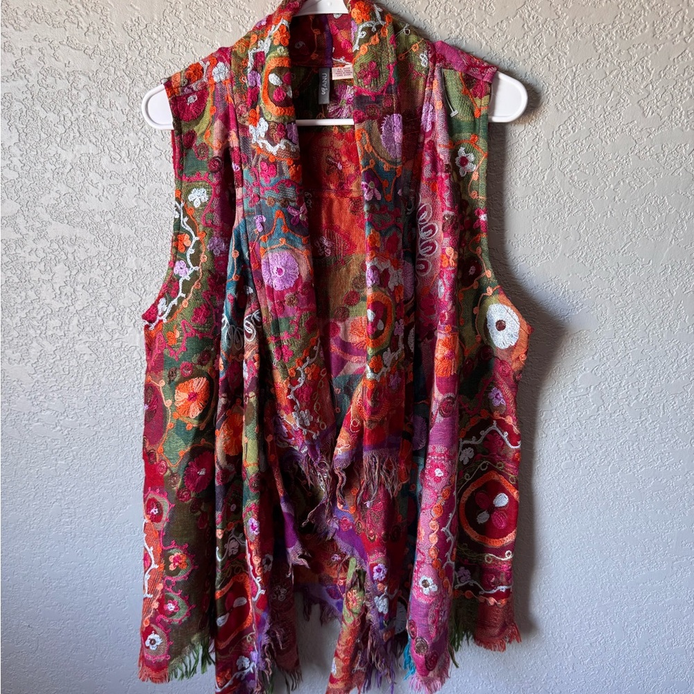 Colorful Floral Pattern embroidery 100% wool Vest s/m EUC bohemian boho festival